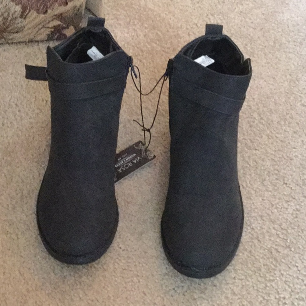 Via Rosa Ankle Boots NWT